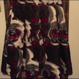 Express abstract satin skirt -pockets EUC sz. 6